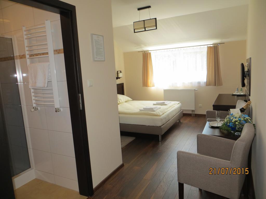 Hotel Pod Chelmem Ropa エクステリア 写真